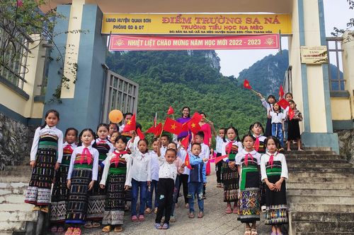 Những lần lỡ hẹn 'đưa con đi khai giảng' của nhà giáo vùng cao