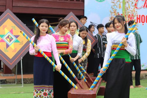 Âm vang điệu cồng chiêng trong Lễ khai giảng tại ngôi trường vùng núi xứ Thanh