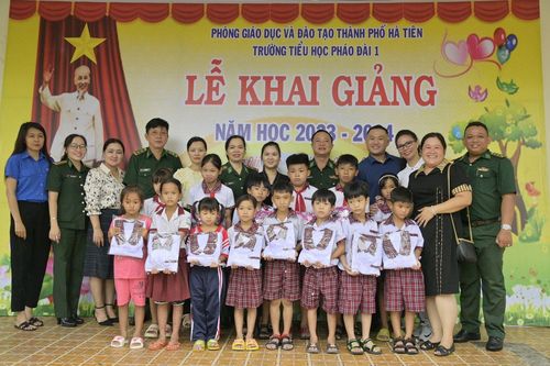 Thêm động lực đến trường cho học sinh nghèo vùng biên
