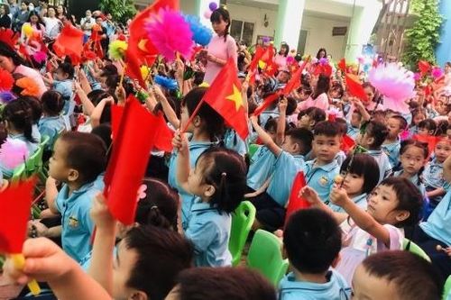 Để ngày khai giảng không bị thủ tục hóa…
