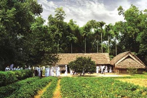 Hàng ngàn du khách về thăm quê Bác vào dịp nghỉ lễ 2/9