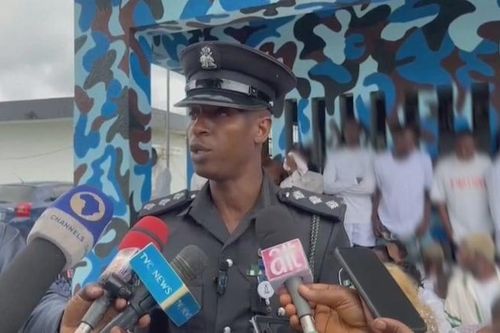 Tòa án Nigeria tạm giam hàng chục người liên quan tới đám cưới đồng tính