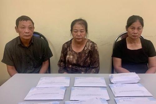 Bắt xe từ Hà Nội lên Sơn La móc túi khách du lịch, 3 đối tượng bị khởi tố