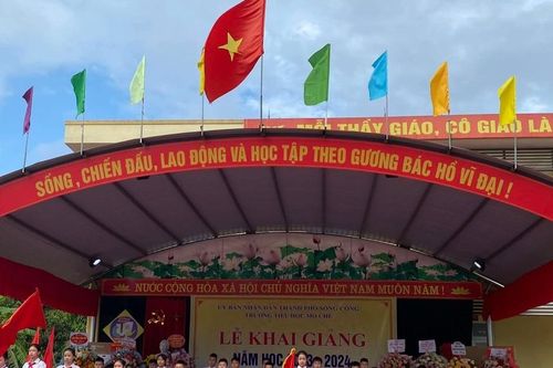 Mong các con là chính mình, rèn luyện tri thức để có một hành trình ý nghĩa