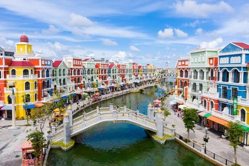 Du lịch dịp 2/9: Thủ đô bùng nổ