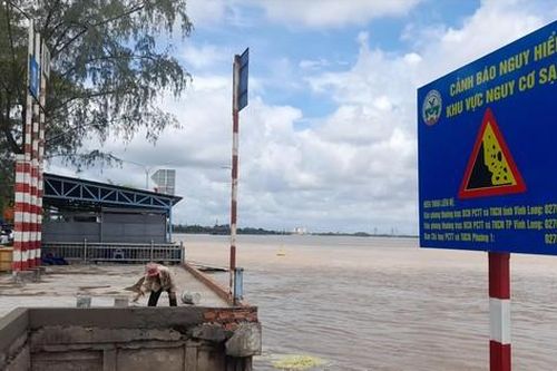 Sạt lở đe dọa tính mạng, tài sản người dân