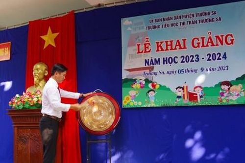 Hồ hởi ngày tựu trường trên huyện đảo Trường Sa