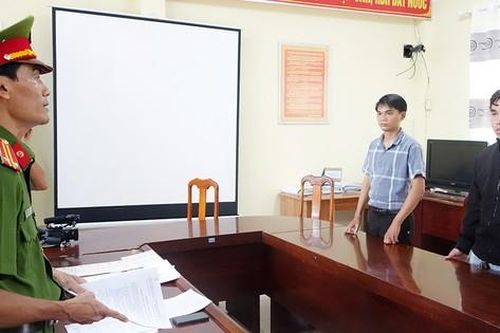 Bắt hai đối tượng làm giả chứng chỉ ngoại ngữ, tin học để bán cho sinh viên