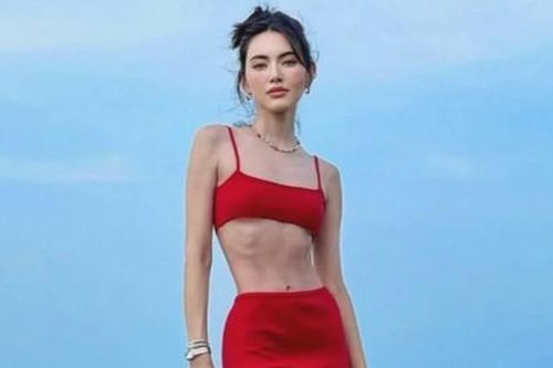 Showbiz 5/9: 'Ma nữ đẹp nhất Thái Lan' mặc quần cạp trễ khi đến Việt Nam