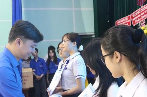 Chú trọng phát triển đảng viên từ học sinh, sinh viên