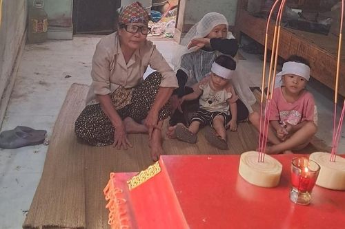Chồng đột ngột qua đời, vợ tàn tật khóc thương con thơ dại
