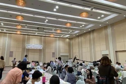 Người trẻ thờ ơ, phụ huynh Nhật Bản phải đi xem mắt hộ