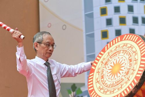 Xúc động bức thư 'người trẻ phải biết mình ở đâu' của hiệu trưởng ở Hà Nội