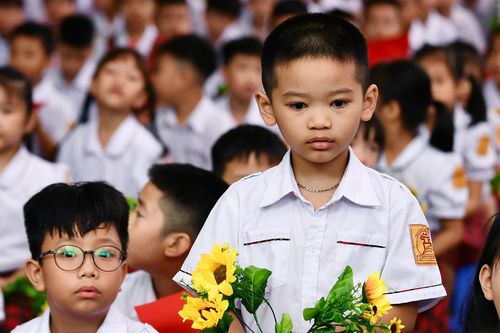 Nét ngộ nghĩnh của học sinh Hà Nội ngày đầu năm học mới