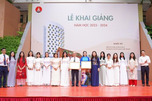 Bộ GD&ĐT tặng bằng khen cho 'Dự án đưa tiếng Anh lên Mèo Vạc'