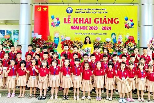 Hình ảnh đáng yêu các em học sinh trong lễ khai giảng đầu tiên
