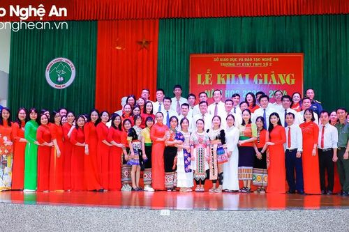 Bí thư Tỉnh ủy Thái Thanh Quý dự Lễ khai giảng năm học mới tại Trường PT DTNT THPT số 2 Nghệ An