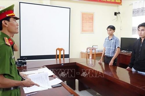 Khởi tố, bắt tạm giam 2 đối tượng làm giả bằng Đại học và chứng chỉ Ngoại ngữ, Tin học