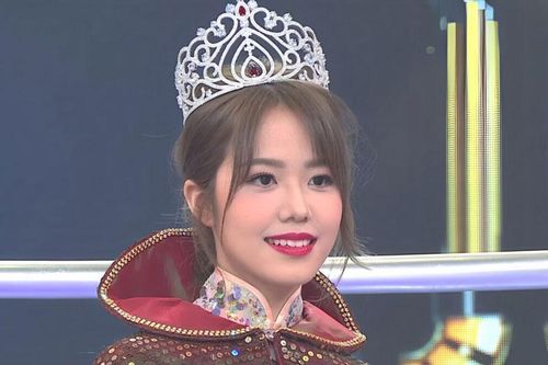 Sắc vóc cô gái 21 tuổi phá vỡ lời nguyền để trở thành Hoa hậu Hong Kong 2023