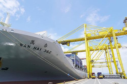 Chuyến tàu container đầu tiên chở hàng xuất khẩu từ Đà Nẵng đến thẳng Mỹ