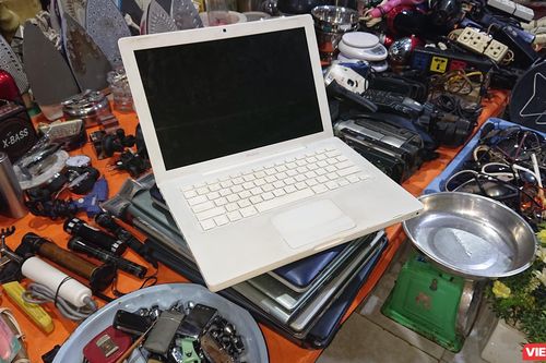Săn đồ công nghệ tại chợ đồ cũ Vạn Phúc
