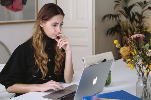 Mẹo chăm sóc da cho người thường xuyên sử dụng máy tính
