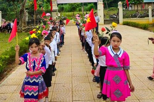 Học sinh cả nước tưng bừng vào năm học mới
