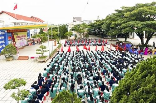 Tỉnh Lâm Đồng trao 200 suất học bổng tặng học sinh nghèo tại Lễ Khai giảng