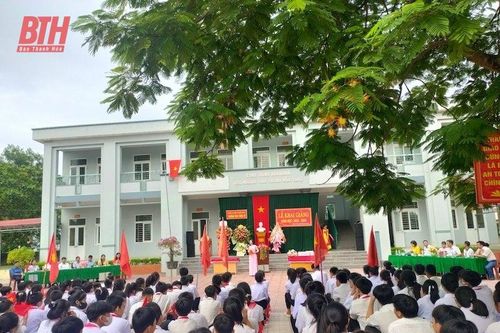 Niềm vui năm học mới của con em khu tái định cư xã Thiệu Vũ