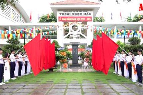 Trường THPT chuyên Thoại Ngọc Hầu khai giảng năm học mới 2023-2024