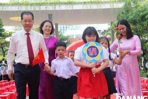 Hơn 290.000 học sinh bước vào năm học mới