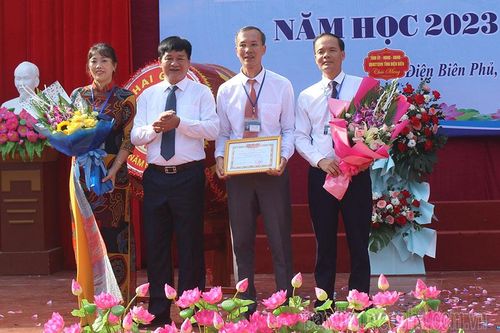 Chủ tịch UBND tỉnh Lê Thành Đô dự khai giảng tại Trường THPT Phan Đình Giót
