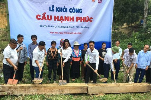 Hỗ trợ gần 6,6 tỷ đồng cho học sinh dân tộc thiểu số, người dân có hoàn cảnh khó khăn