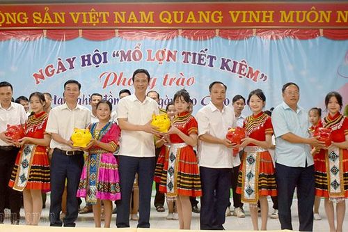 Hơn 1,3 tỷ đồng ủng hộ cho giáo dục Nậm Pồ