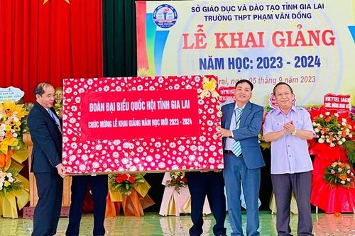 Gia Lai nô nức ngày hội khai trường