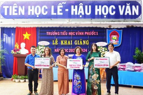 Báo Khánh Hòa và các đơn vị tặng máy tính, tủ sách lớp em, học bổng cho các trường học khó khăn