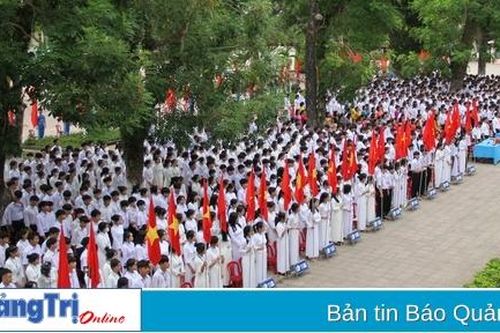 Chủ tịch UBND tỉnh Võ Văn Hưng dự lễ khai giảng năm học mới tại Trường THPT Vĩnh Linh