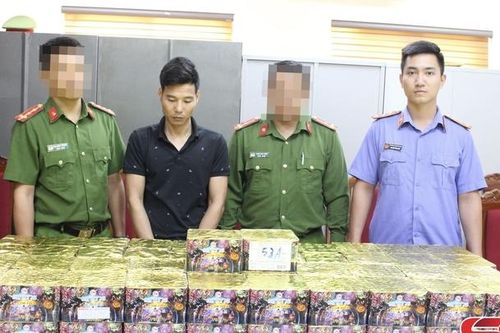 Bắt giữ đối tượng tàng trữ hàng cấm