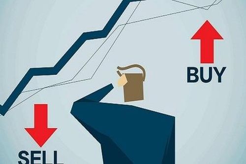Thị trường sôi động, lãnh đạo và cổ đông lớn nhộn nhịp mua bán cổ phiếu