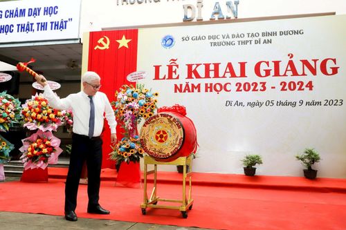 Bình Dương: 'Ngày hội khai trường' sôi động và vui tươi