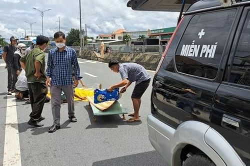 Va chạm liên hoàn ở Tiền Giang, 3 người thương vong
