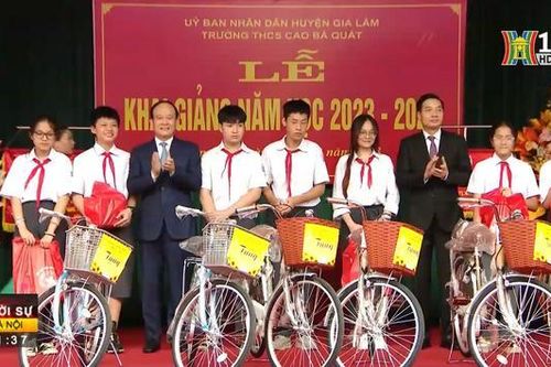 Thầy trò trường THCS Cao Bá Quát đón năm học mới