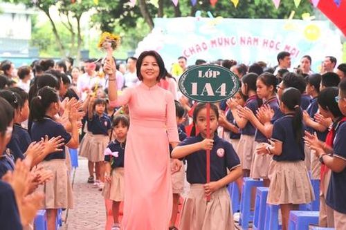 Gần 2,3 triệu học sinh Hà Nội đón khai giảng năm học mới