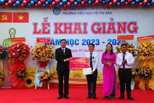 Thiếu tướng Lê Hồng Nam dự Lễ khai giảng năm học mới tại trường Tiểu học Võ Thị Sáu
