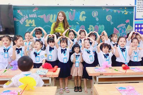 Năm học mới, giáo viên mong sống được bằng lương, bớt phải ôm việc 'bất đắc dĩ'