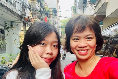 Sao Việt nô nức đưa con đi khai giảng, vợ cố nhạc sĩ Trần Lập chia sẻ xúc động
