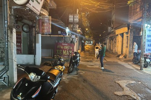 Hà Nội: Công an truy bắt kẻ giật dây chuyền vàng của phụ nữ đi thể dục