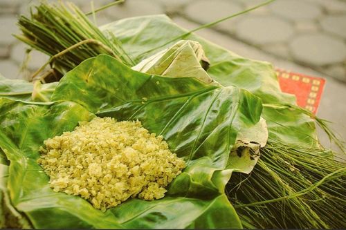 Hà Nội vào mùa thu cũng là lúc nhớ đến đặc sản cốm bình dị, thanh nhã