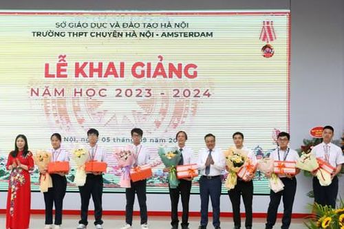 Chủ tịch UBND thành phố Hà Nội dự lễ khai giảng tại Trường THPT chuyên Hà Nội - Amsterdam