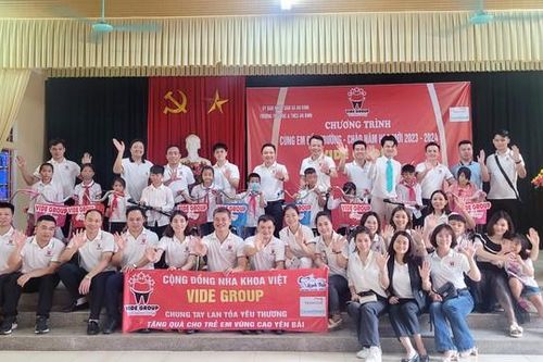 Cộng đồng Nha khoa Việt trao tặng nhiều phần quà ý nghĩa 'Cùng em đến trường'